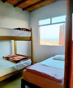 two bunk beds in a room with a window at La Loma de Bocapán in Bocapán