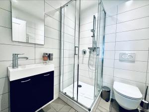 Baðherbergi á Business Apartment ZIMMERzuVERMIETEN in Solothurn