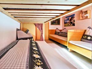 Postel nebo postele na pokoji v ubytování Walserhaus + 58 fotografií