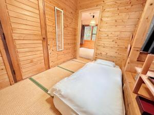 Postel nebo postele na pokoji v ubytování Moment Chalet Hakuba