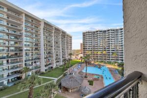 Una vista desde un balcón de dos edificios de apartamentos. en Amazing 6th floor beachfront condo wonderful views, en South Padre Island