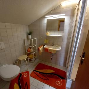 Ein Badezimmer in der Unterkunft Haus Brigitte - Preise inclusive Pitztal Sommer Card
