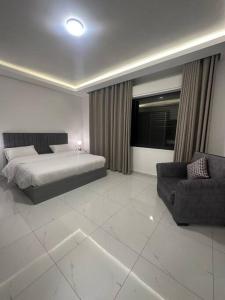 Ένα ή περισσότερα κρεβάτια σε δωμάτιο στο cozy home near all services (21)