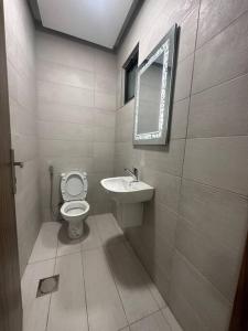 Ένα μπάνιο στο cozy home near all services (21) +10 φωτογραφίες
