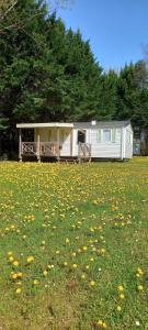 camping nature le Valenty mobil-home-Dordogne panoramique clim piscine外面的花园