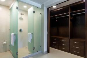 Fotografie z fotogalerie ubytování MAREAZUL Beachfront Apartment 2BR Private Pool Casa Áncora v destinaci Playa del Carmen