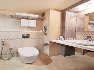 Koupelna v ubytování Grand Residency Hotel & Serviced Apartments + 34 fotografií