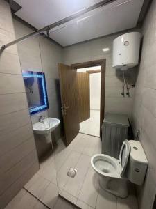 Ένα μπάνιο στο cozy home near all services (22)