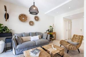 Posezení v ubytování Seagrape, new 3 bedroom townhouse, private pool