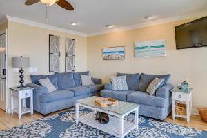 Seating area sa Oceanfront Murrells Inlet Home with Beach Access!