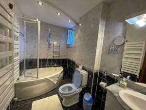 a bathroom with a toilet and a tub and a sink at Casa Edan Breaza in Breaza +71 photos