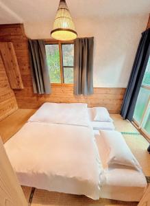Postel nebo postele na pokoji v ubytování Moment Chalet Hakuba