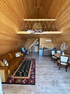 Kuchyň nebo kuchyňský kout v ubytování The Frog Glamping