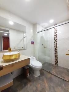 Ванная комната в Precioso apartamento en Medellín con parqueadero gratis laure