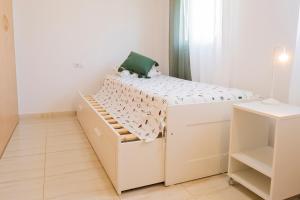 Un pat sau paturi într-o cameră la Casa Adosada La Platanera by Vive La Exclusividad