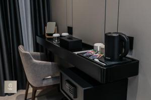 Příslušenství pro přípravu čaje a kávy v ubytování Central Inn Hotel