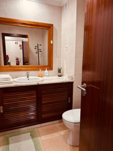 Een badkamer bij Apartment Salgados T1