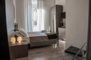 A bed or beds in a room at Grandis Rooms