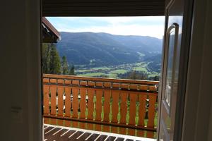 - Balcón con vistas al valle en Domačija KOHOVO, en Lovrenc na Pohorju