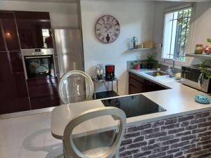 Kuchyň nebo kuchyňský kout v ubytování Le mas de Phil