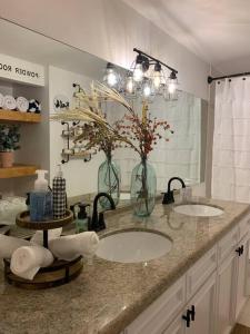 a bathroom with two sinks and a mirror at Pet-Friendly Aventura Pool, Beach, Golf, Gym in Aventura