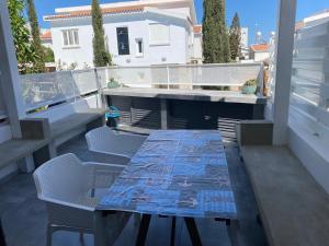 a patio with a table and chairs on a balcony at Green Bay Area Apartment in Protaras