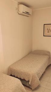 Ein Bett oder Betten in einem Zimmer der Unterkunft Coronado Hotel