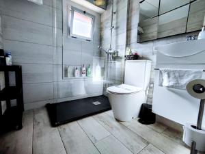 A bathroom at Getares Beach Még 37 kép