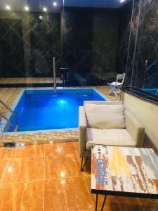 A piscina localizada em شاليهات الامازون ou nos arredores