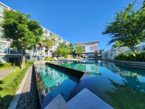 Bazén v ubytování Family Suit 2 Bedrooms 2 Bathrooms in Chiang Mai nebo v jeho okolí