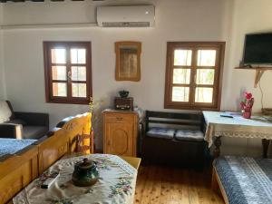 a room with two beds and a table and a couch at Berkenye Fogadó in Szalafő