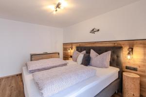 Una cama o camas en una habitación de Leitenhof Fam.Steger