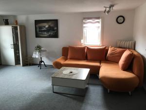 a living room with a couch and a coffee table at Ferienwohnung Niederottendorf in Neustadt in Sachsen