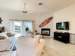 Afbeelding uit fotogalerij van Salt Life Pool Home ~ Ocean Views ~ Walk to Flagler Avenue ~ 604S in New Smyrna Beach