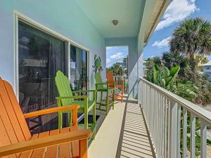 Afbeelding uit fotogalerij van Salt Life Pool Home ~ Ocean Views ~ Walk to Flagler Avenue ~ 604S in New Smyrna Beach