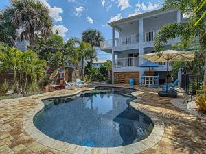 Bazén v ubytování Salt Life Pool Home ~ Ocean Views ~ Walk to Flagler Avenue ~ 604S nebo v jeho okolí