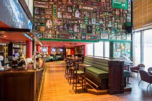 Khu vực lounge/bar tại Holiday Club Kuusamon Tropiikki Entire Apartment +5 ảnh