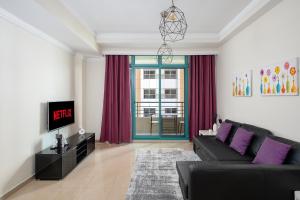 Fotografija v galeriji nastanitve Delightful stay at the 1BR apt with coastal view v Dubaju