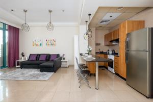 Fotografija v galeriji nastanitve Delightful stay at the 1BR apt with coastal view v Dubaju