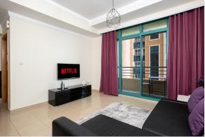 Fotografija v galeriji nastanitve Delightful stay at the 1BR apt with coastal view v Dubaju