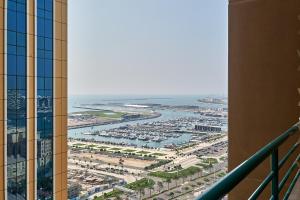 Fotografija v galeriji nastanitve Delightful stay at the 1BR apt with coastal view v Dubaju