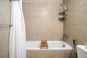 Fotografija v galeriji nastanitve Delightful stay at the 1BR apt with coastal view v Dubaju