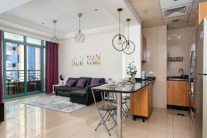 Fotografija v galeriji nastanitve Delightful stay at the 1BR apt with coastal view v Dubaju