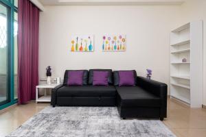 Fotografija v galeriji nastanitve Delightful stay at the 1BR apt with coastal view v Dubaju