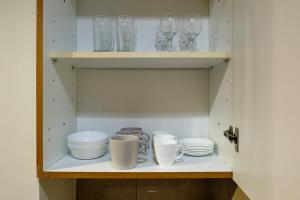 Fotografija v galeriji nastanitve Delightful stay at the 1BR apt with coastal view v Dubaju