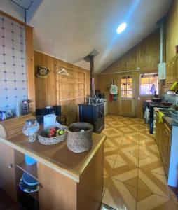 Virtuvė arba virtuvėlė apgyvendinimo įstaigoje Calor y amor de hogar chilote