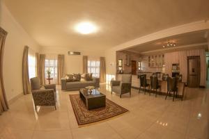 Gallery image of KAY'S TWO-BED SELFCATERING APARTMENT@21211 in Gaborone