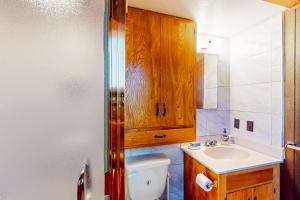Vannituba majutusasutuses Tranquil Treehouse Haven
