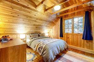 a bedroom with a bed in a wooden cabin at The Cozy Govy Cabin in Government Camp