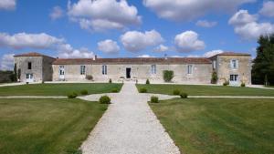 Photo de la galerie de l'établissement Chambres d'Hôtes Logis de l'Astrée, à Saint-Bris-des-Bois